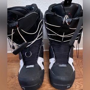 Size 11 Salomon snowboard boots